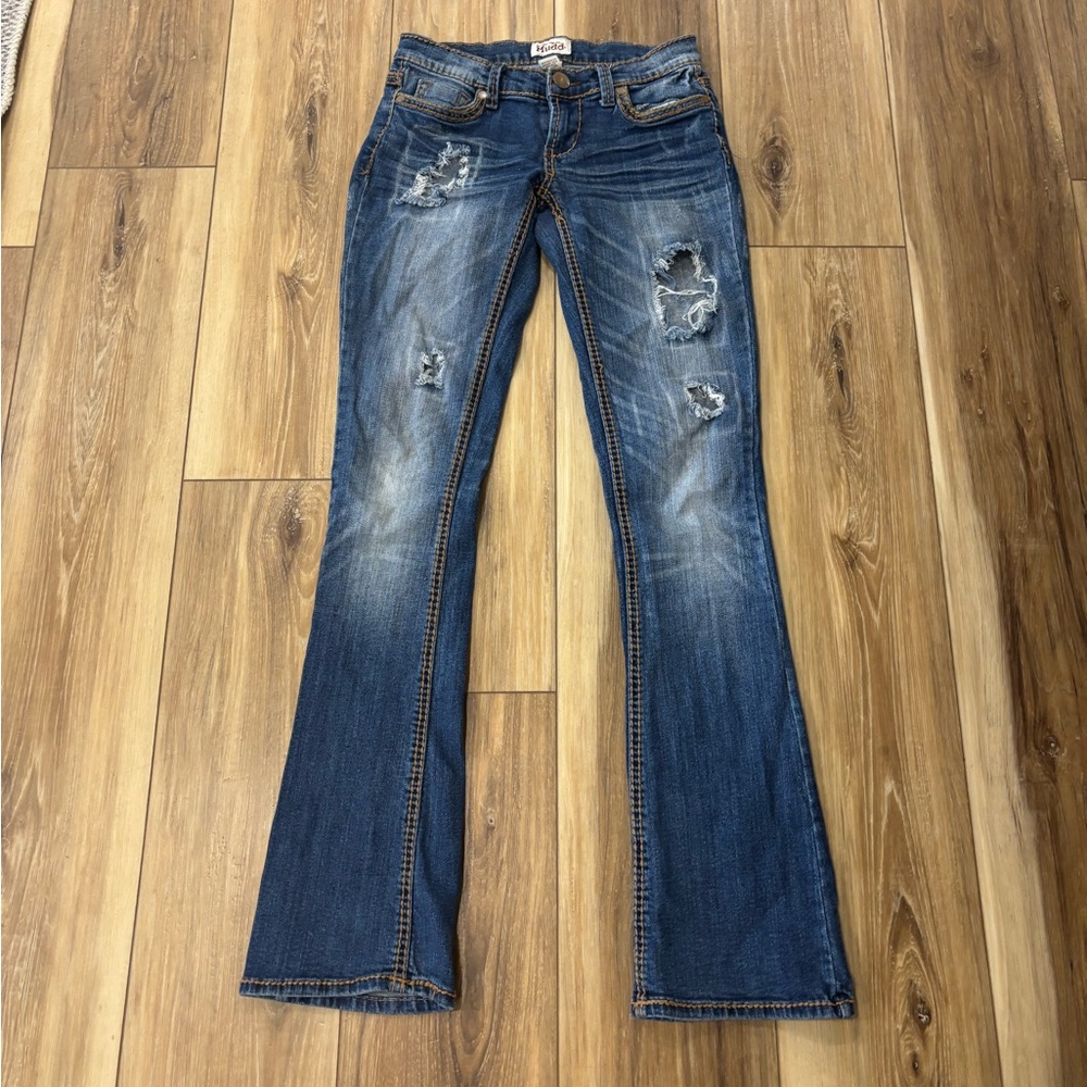 Women's boot cut, lowrise, ripped jeans!